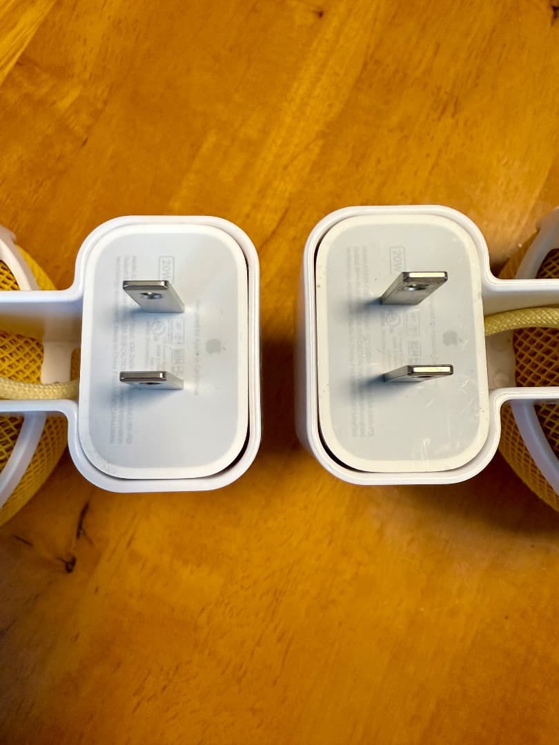 Pod mini イエローペア　壁掛けバージョン