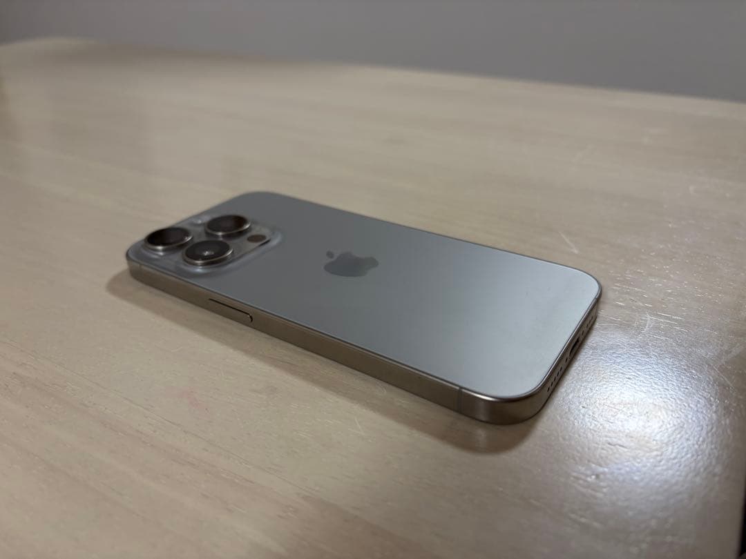 Apple iPhone 15 Pro ナチュラルチタニウム　128GB