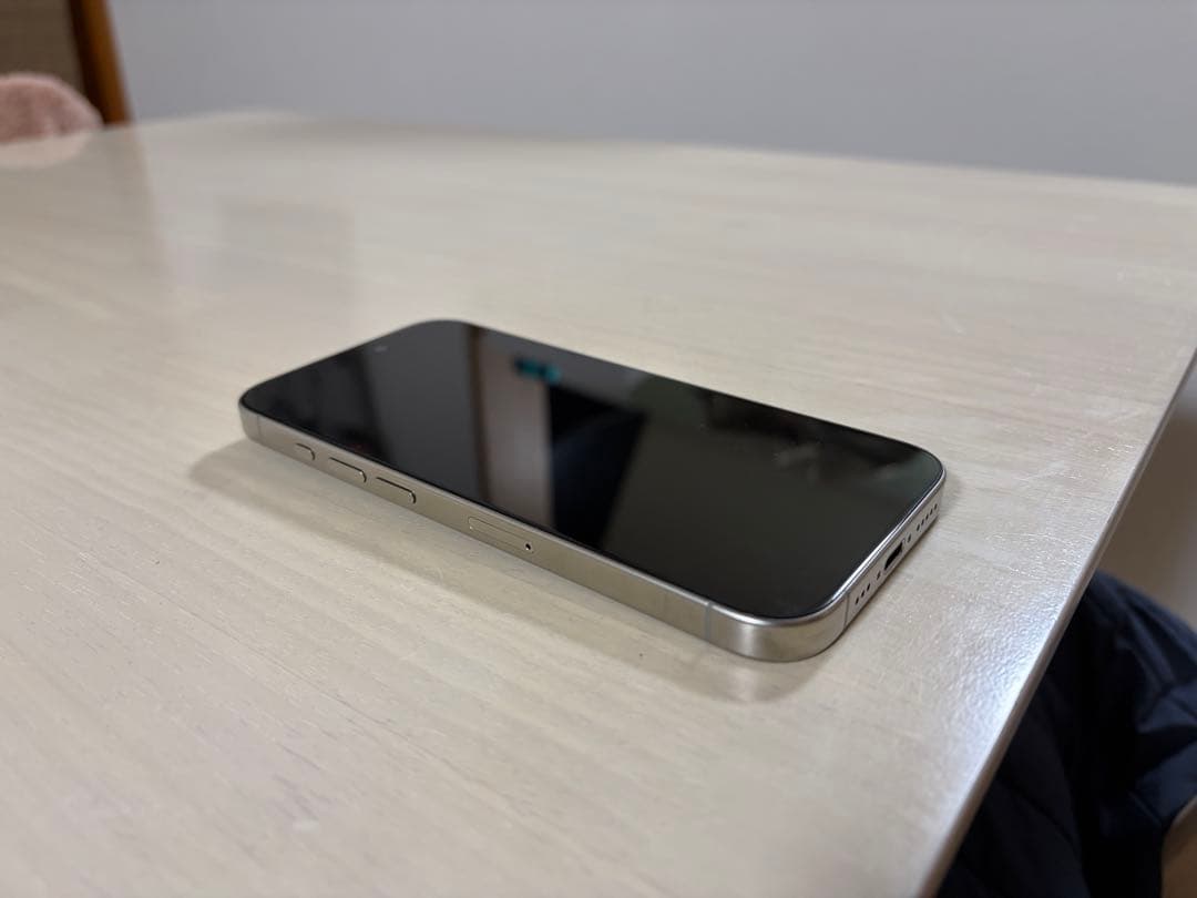 Apple iPhone 15 Pro ナチュラルチタニウム　128GB