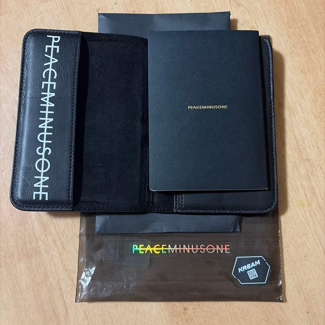 PEACEMINUSONE パスポートケース ブラック