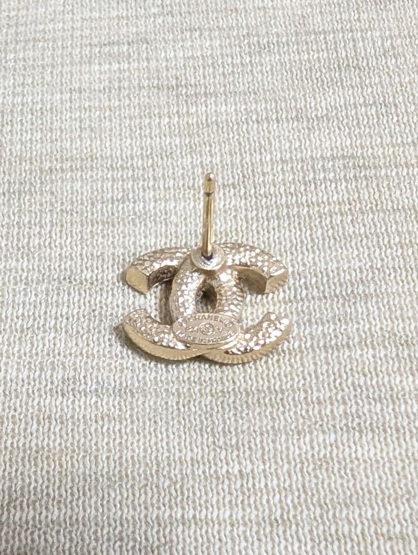 CHANEL CCロゴピアス　刻印 F24 V