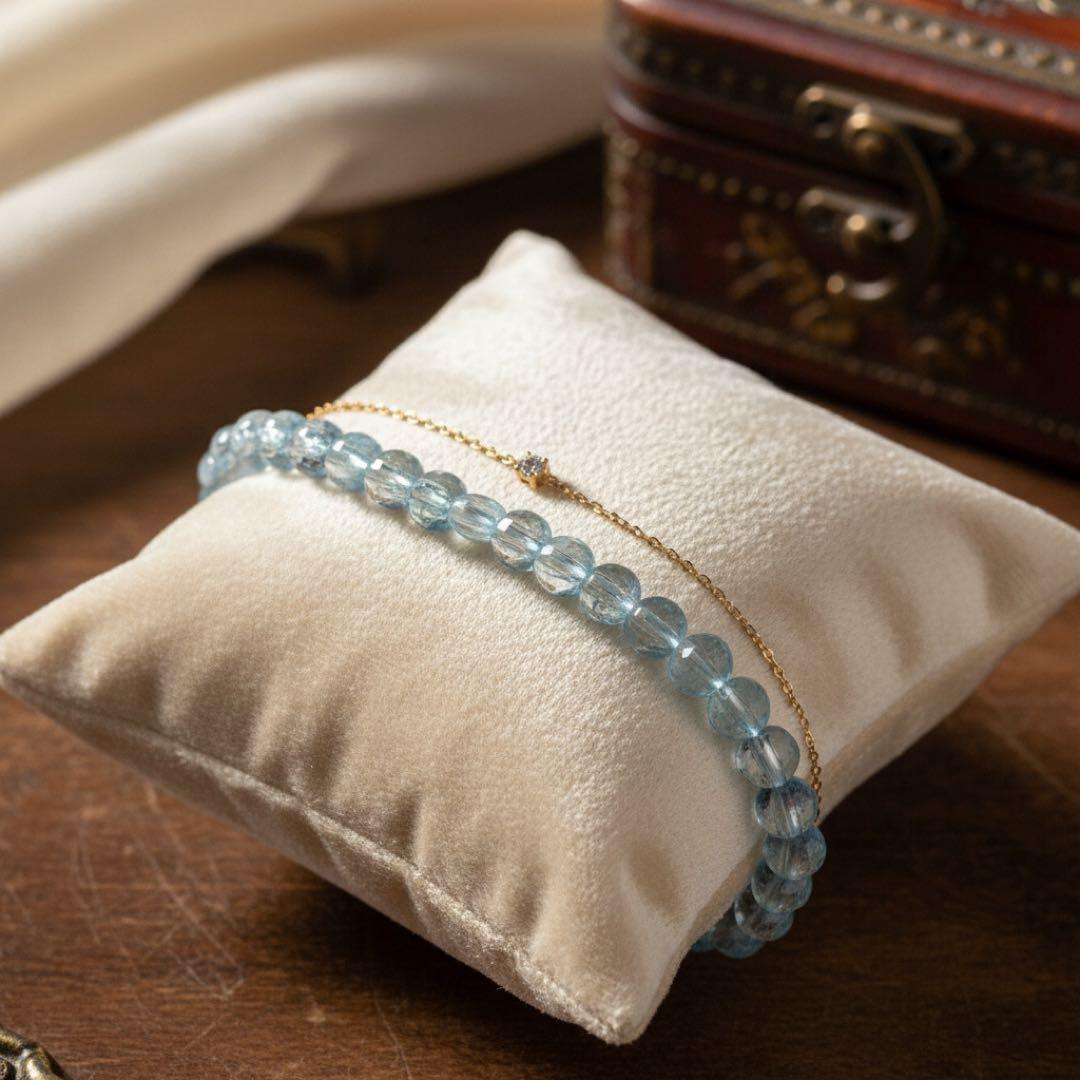 【もも】✳︎SALE✳︎天然トパーズの華奢ゴムブレスレット