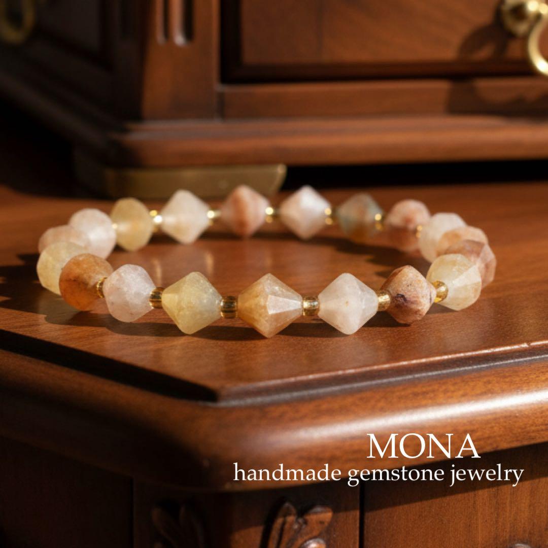 【もも】✳︎SALE✳︎天然トパーズの華奢ゴムブレスレット