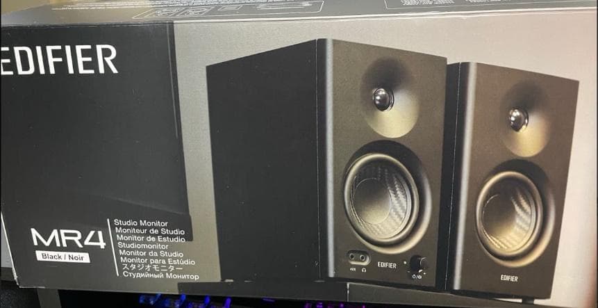 一郎さんご希望プチプチ梱包　美品Edifier MR4 ペア ブラック