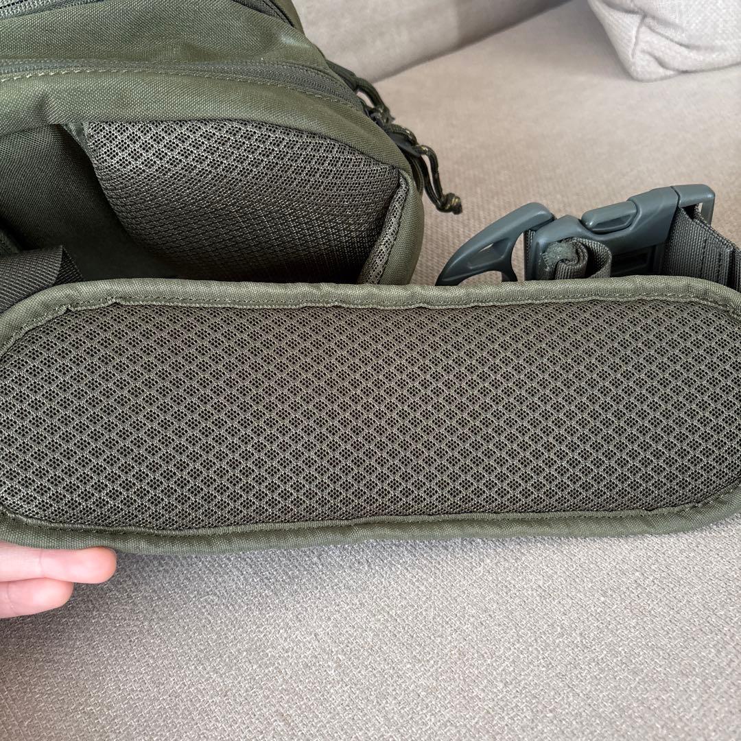 Hugoo ヒップシート カーキ