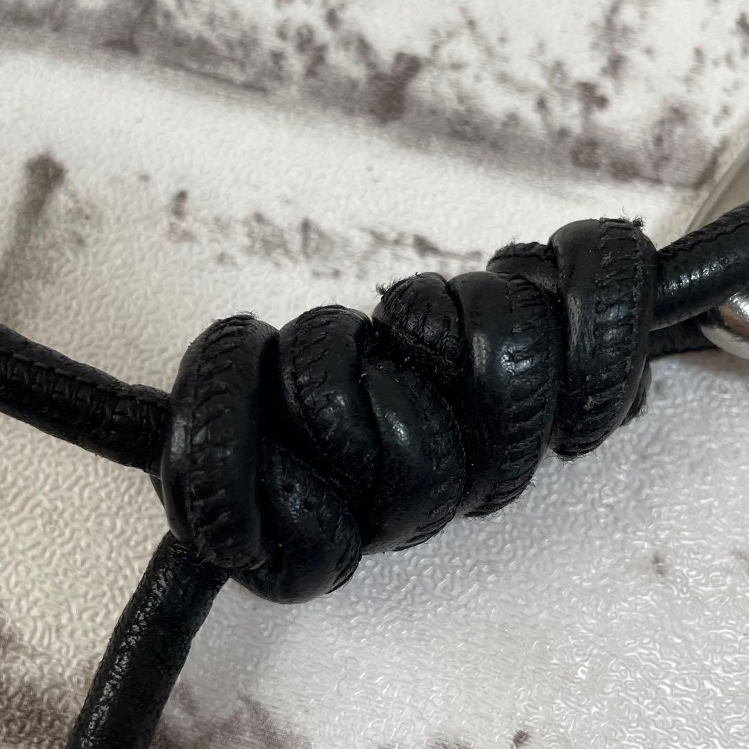 美品✨ボッテガヴェネタ　キーホルダー　トライアングル　チャーム　編み込み　黒