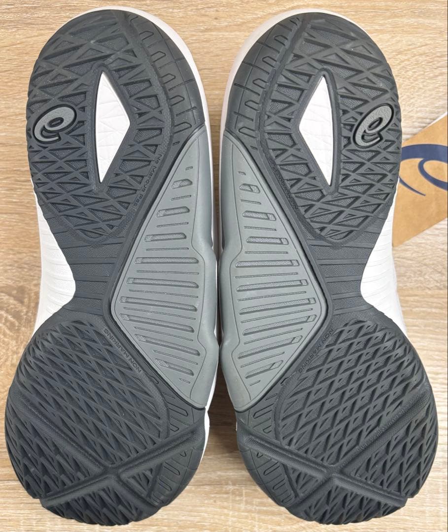 新品、未使用！　アシックス　UNPRE ARS LOW 2 バッシュ　25.0