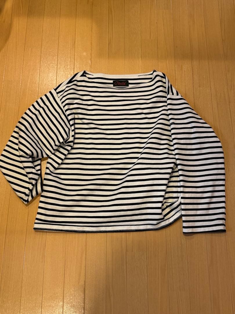 常田大希着用 OUTIL(ウティ) ボーダー柄 オープンネック 長袖Tシャツ