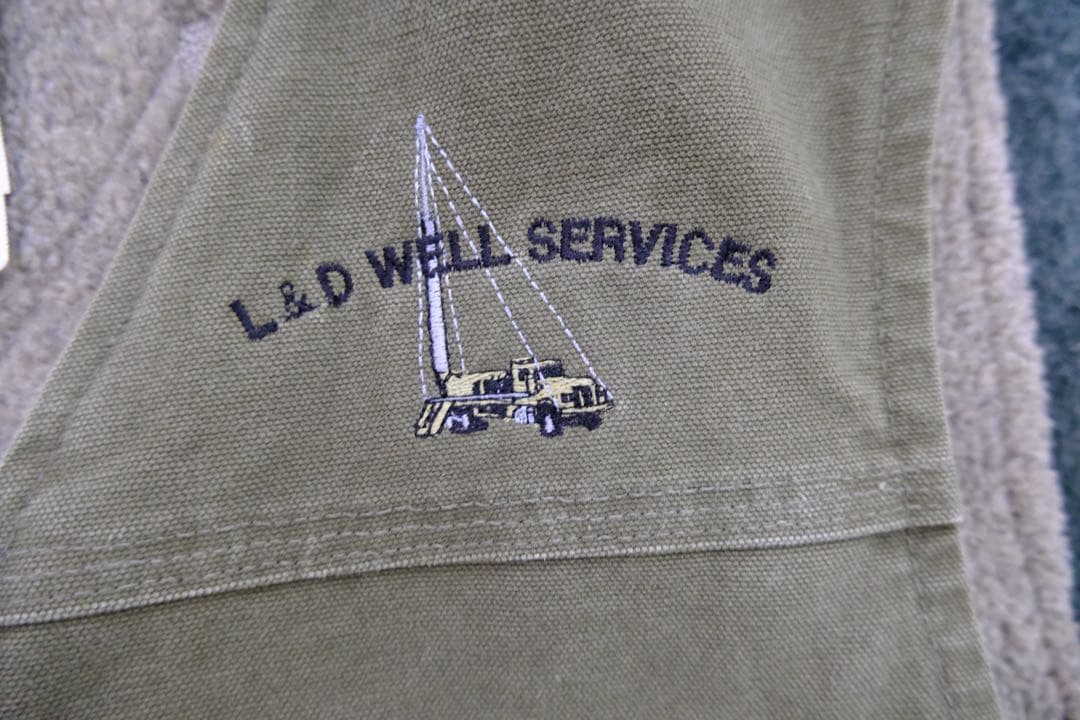 V26 LOV 刺繍 ダックベスト 裏ボア オリーブ カーハート ベスト