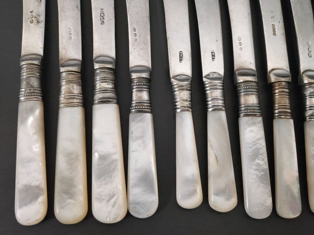 英国製アンティーク 白蝶貝ハンドル 純銀P バターナイフ10本 (L11④)