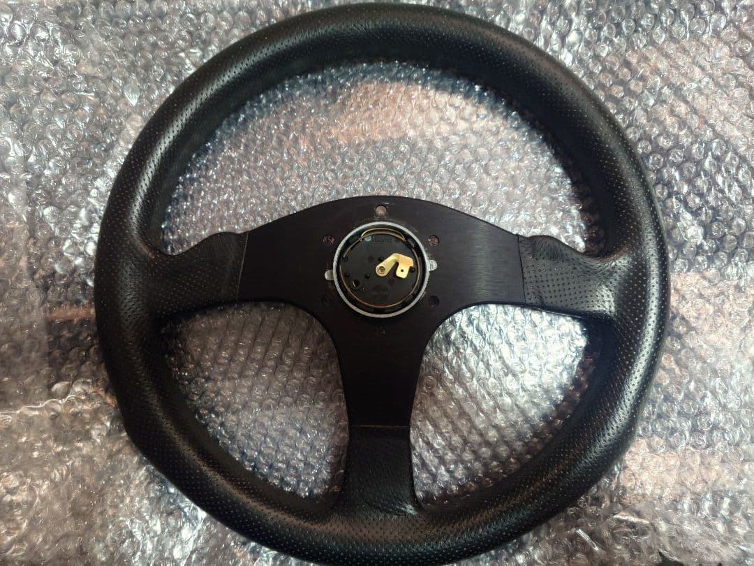 MOMO ステアリング COMPETITION正規品C-71 中古美品