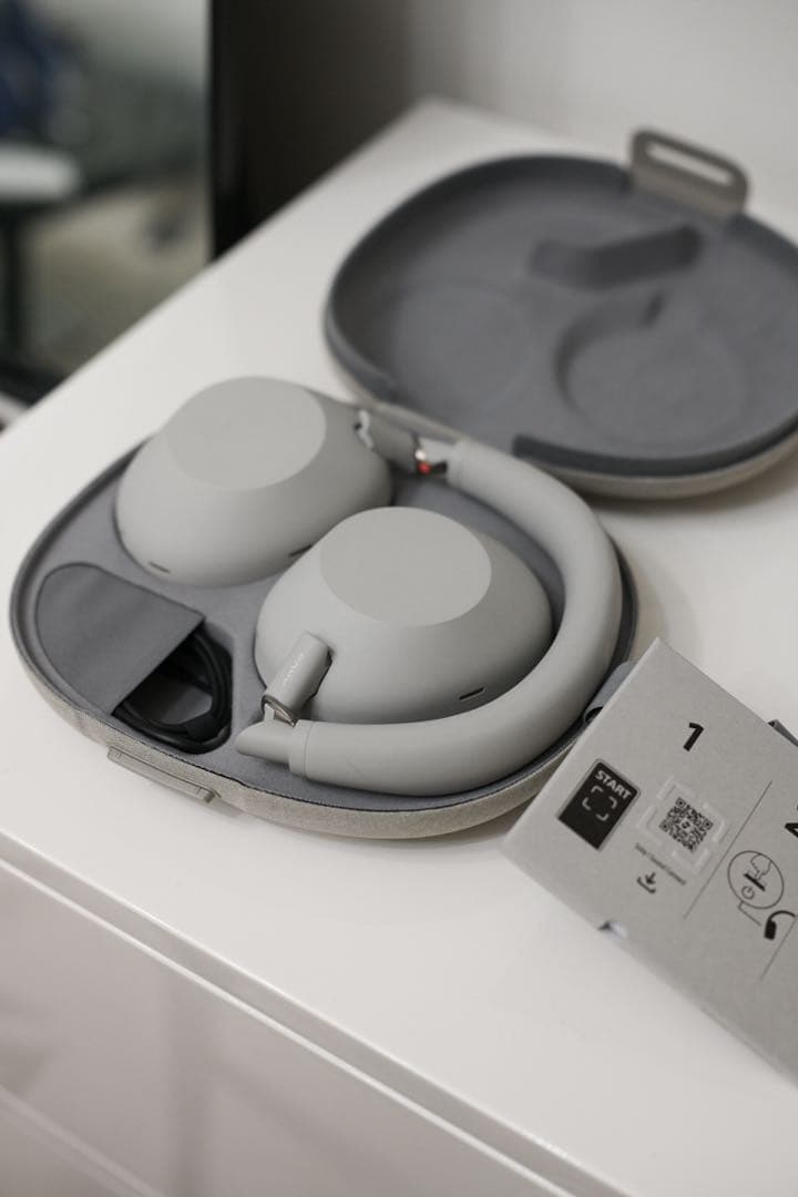 美品 WH-1000XM6 ソニーヘッドホン プラナチナシルバー