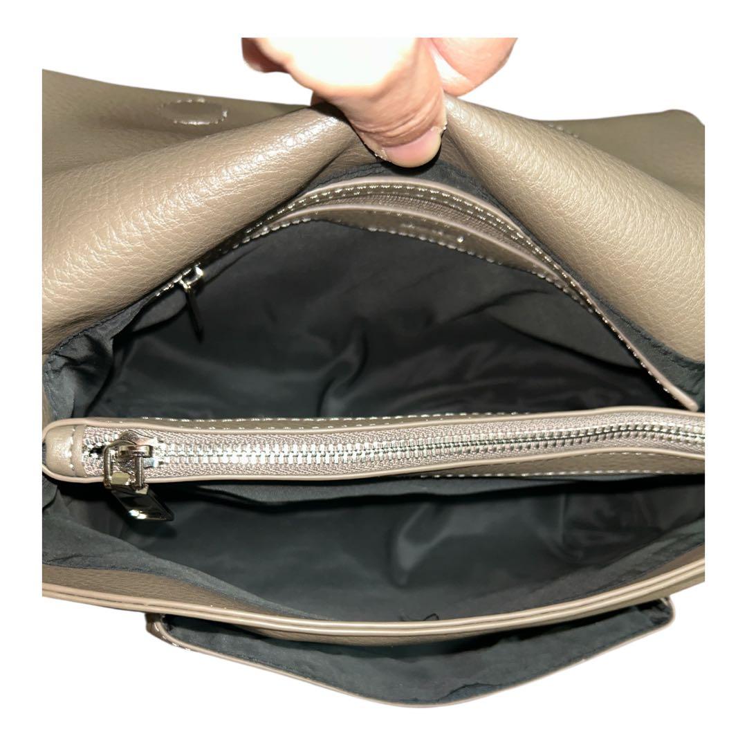 【極美品】nouer ヌエール ボトムエンボスロゴバッグ ショルダーバッグ