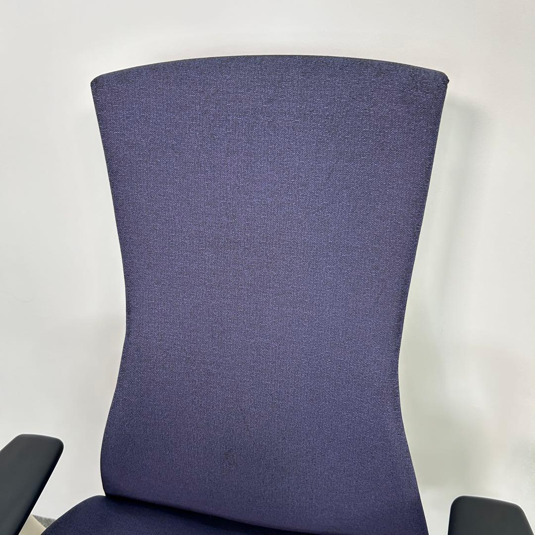 G. エンボディチェア. ハーマンミラー ホワイト Embodyネイビー