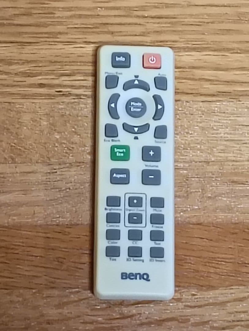 【美品】BenQ　超短焦点型DLPフルHDホームプロジェクター「W1080ST」