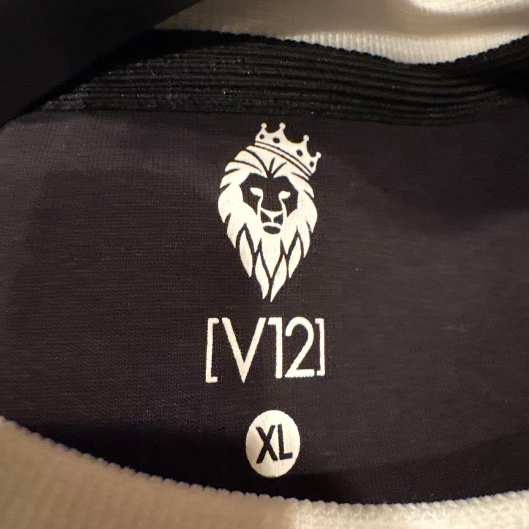 v12ブラックトレーナー