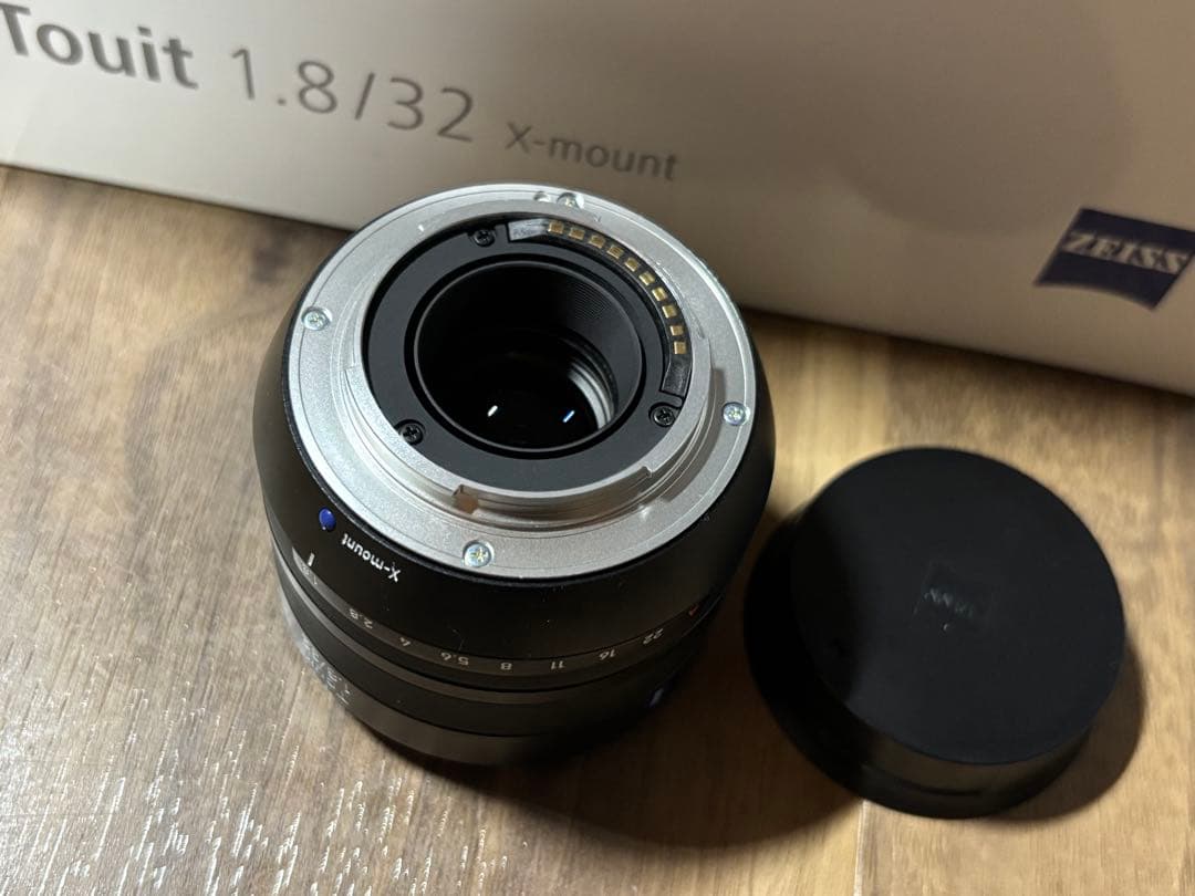 Zeiss Touit 32mm F1.8 Xマウント フィルター付