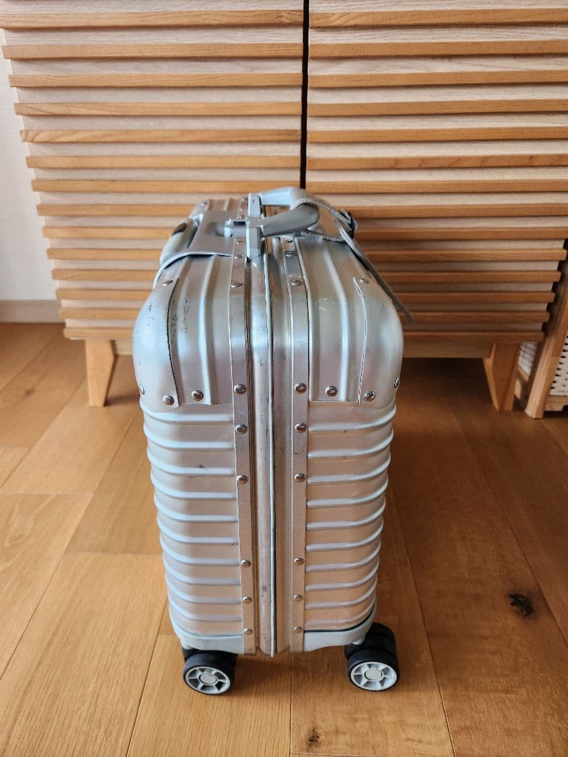 リモワ トパーズ ビジネストロリー２６L 機内持ち込み可能サイズ ４輪