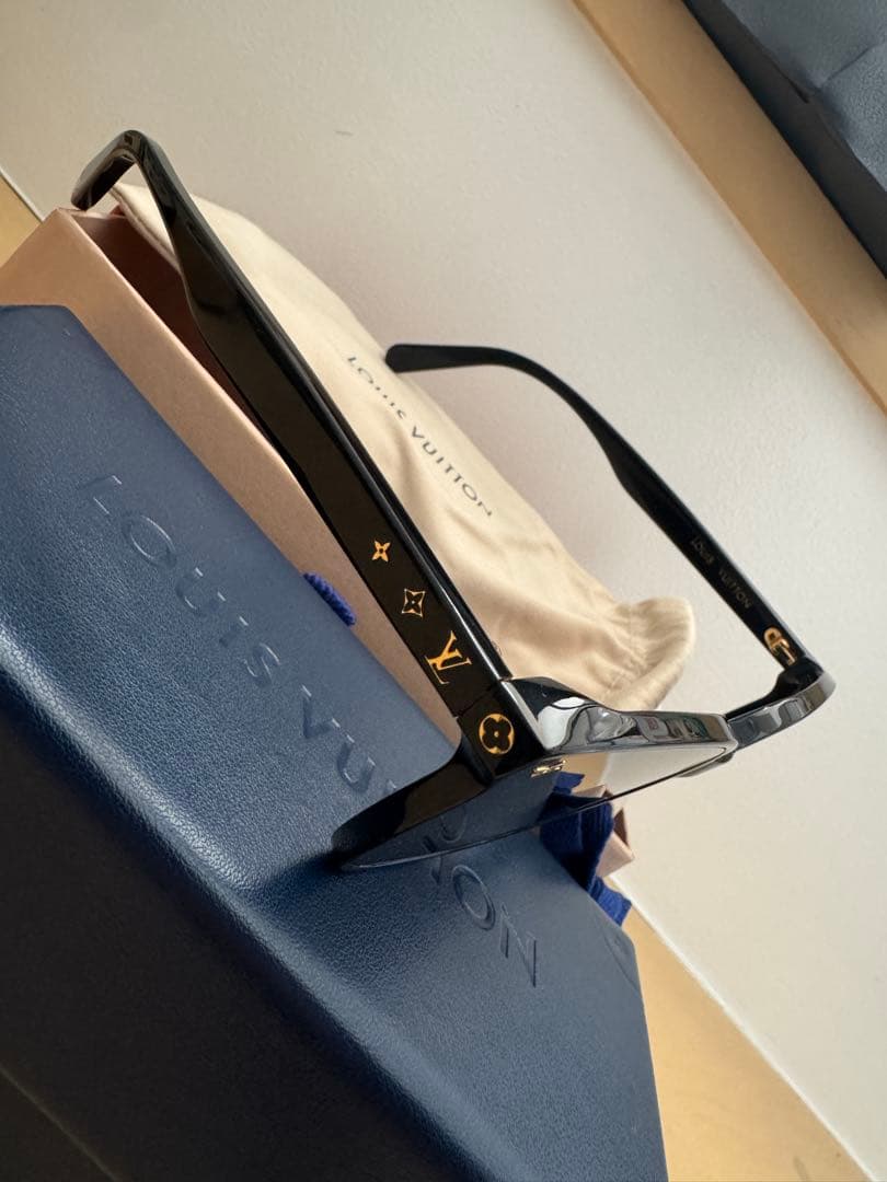 LOUIS VUITTON ブラック サングラス