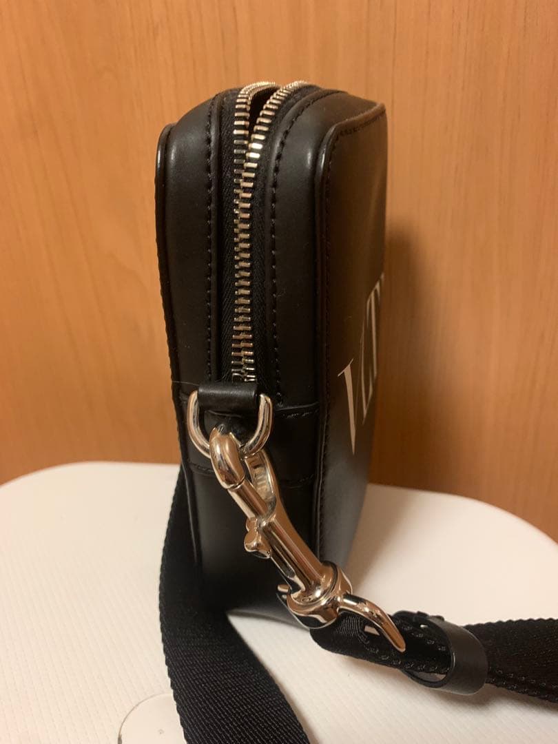 ヴァレンティノ VALENTINOレザーショルダーバッグ　美品