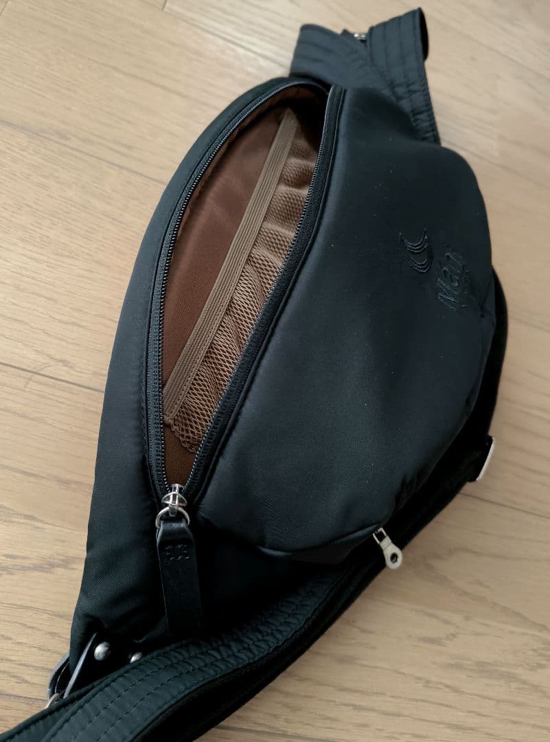 ✼週末お値下げ中✼ N/ORN Máni ボディバッグ　ブラック ヒップシート