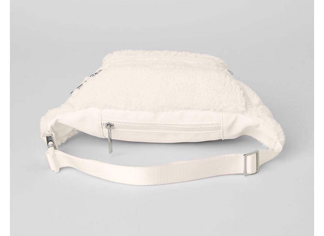 ロサンゼルス発大人気ブランド　新品　alo ボディバッグ　ウエストポーチ