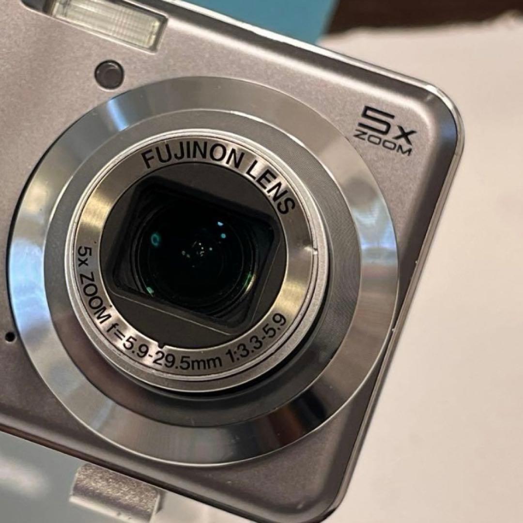 レトロコンデジ　FINEPIX AX600 シルバー　単三電池稼働ファインピクス