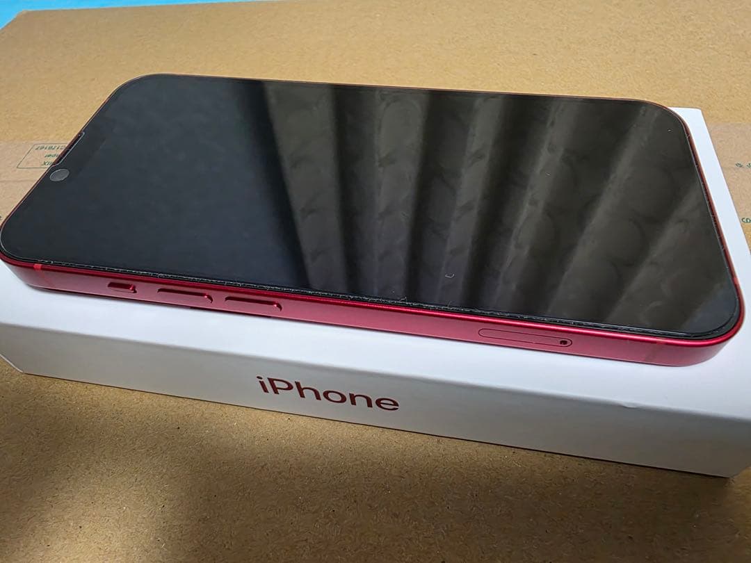 ほぼ新品 Apple iPhone 13 256GB PRODUCT(RED)