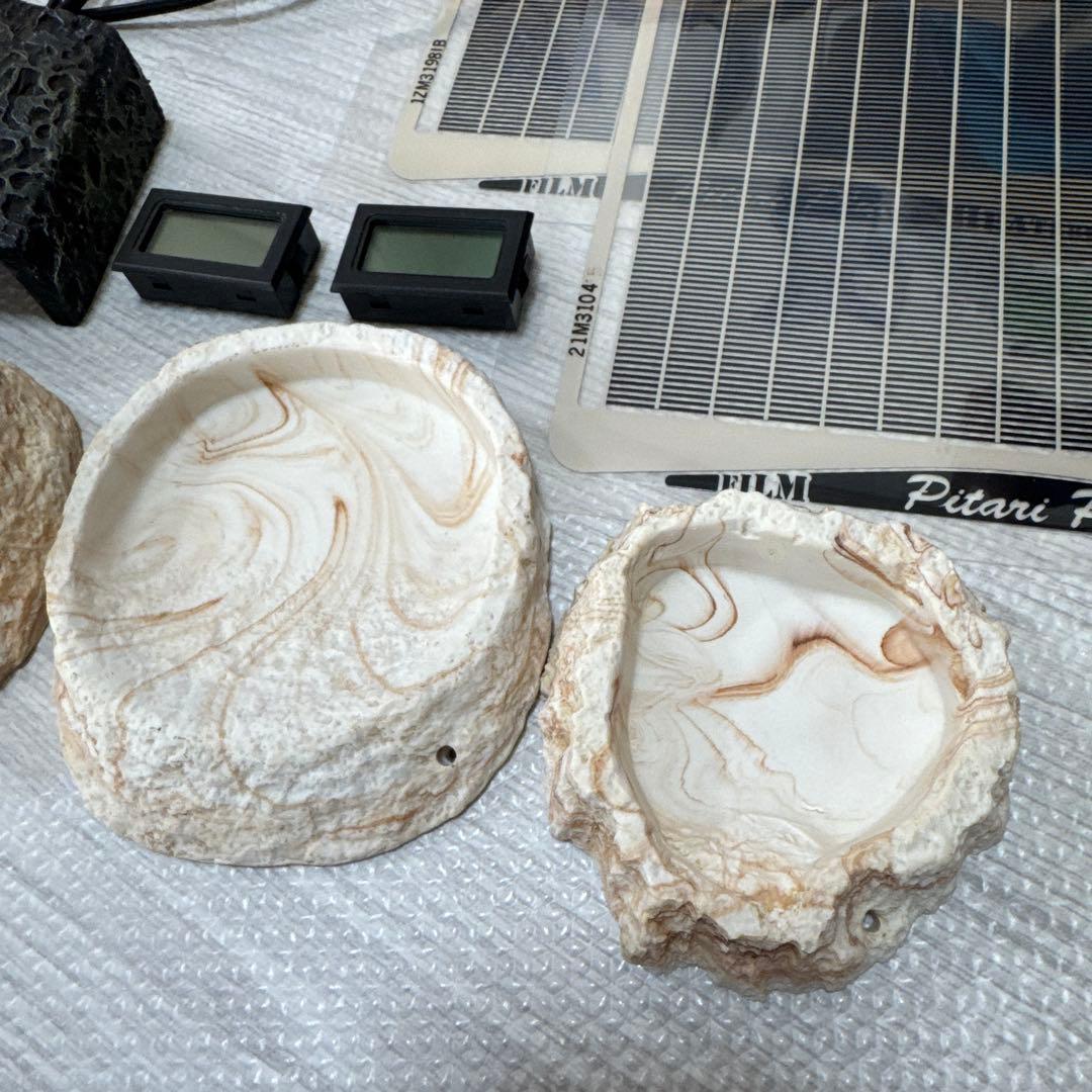 爬虫類飼育セット　ピタリ適温プラス　餌皿　温度計