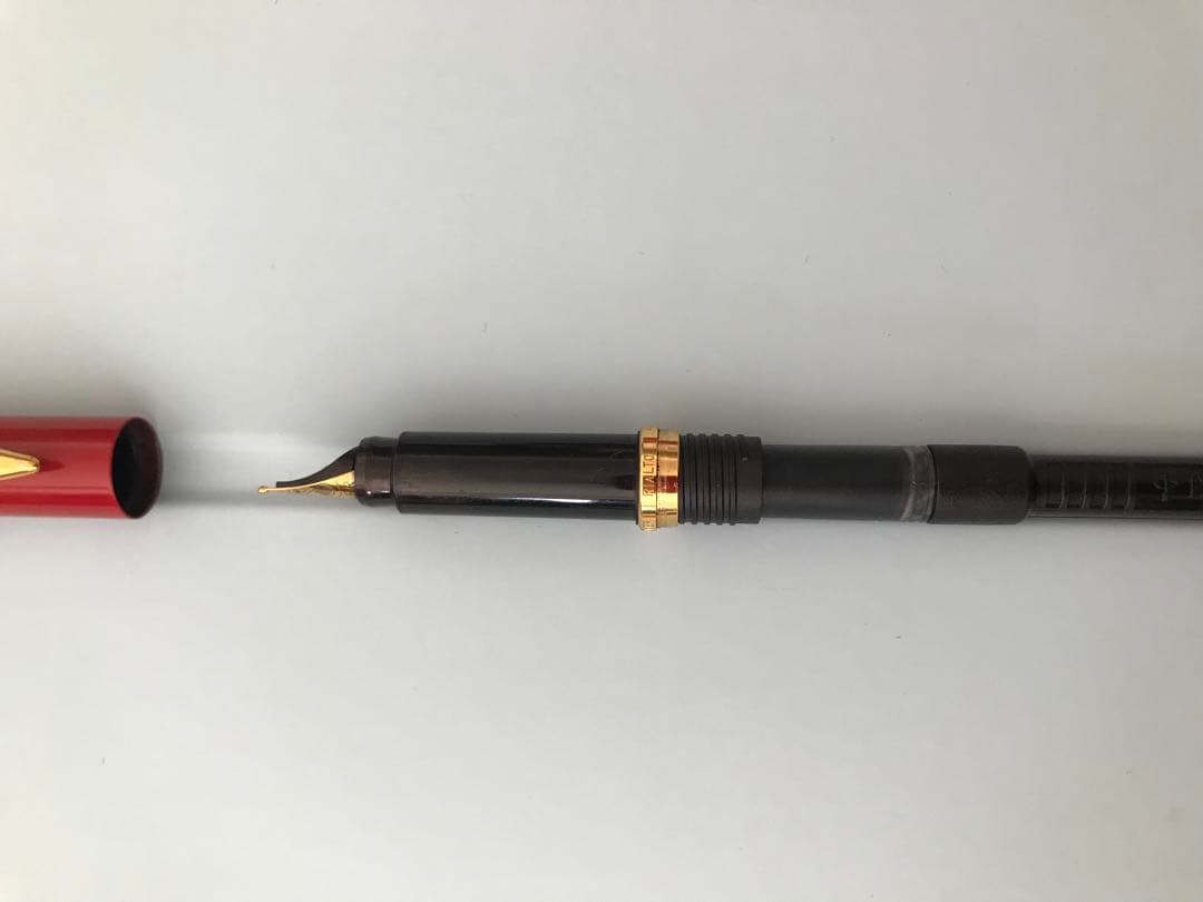 Parkerの万年筆 金色装飾付き