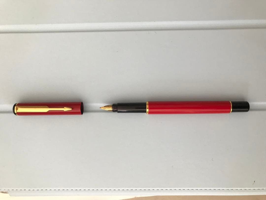 Parkerの万年筆 金色装飾付き