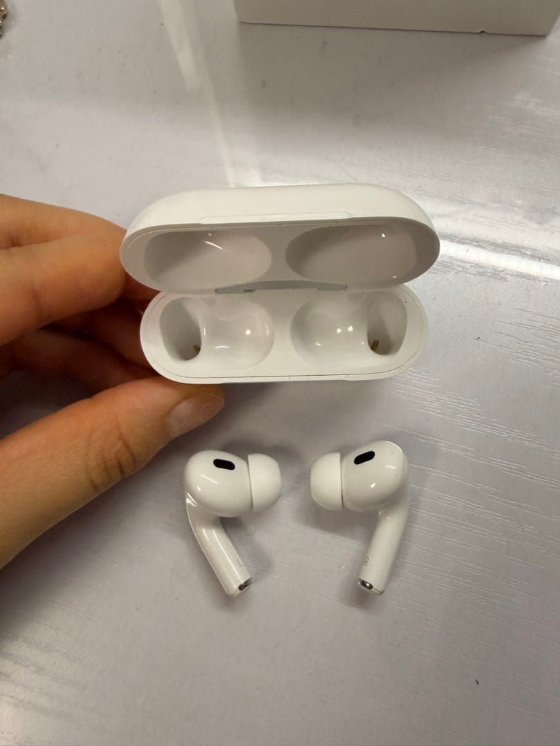AirPods Pro 第二世代　本体 ストーンケース付き