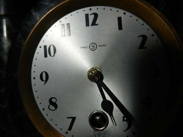 アンティークねじ巻き振り子式大理石置時計（精工舎、Ｈ３２ｃｍ、Ｗ８ｋｇ）