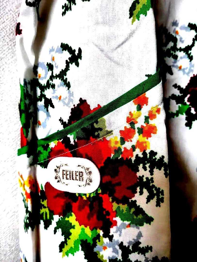 セール！　Feller 花柄 エプロン　ホワイト/レッド/グリーン