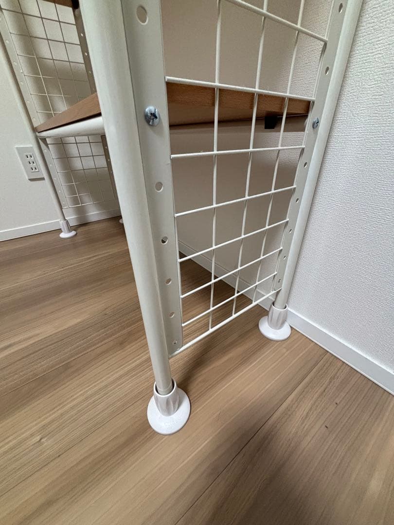 突っ張り棚　棚板可動式