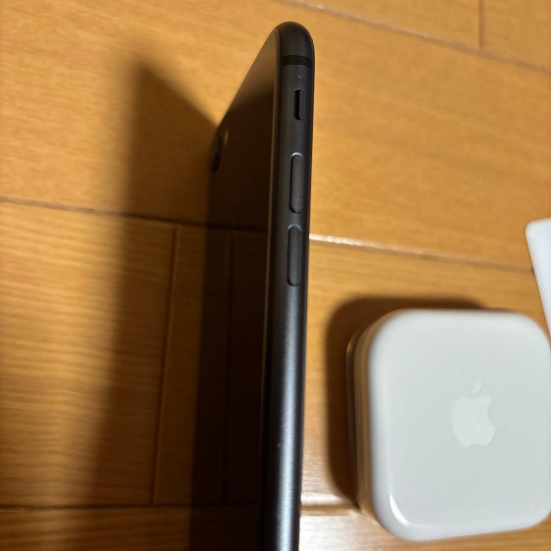 美品　iPhone8 64GB SIMフリー　バッテリー100%