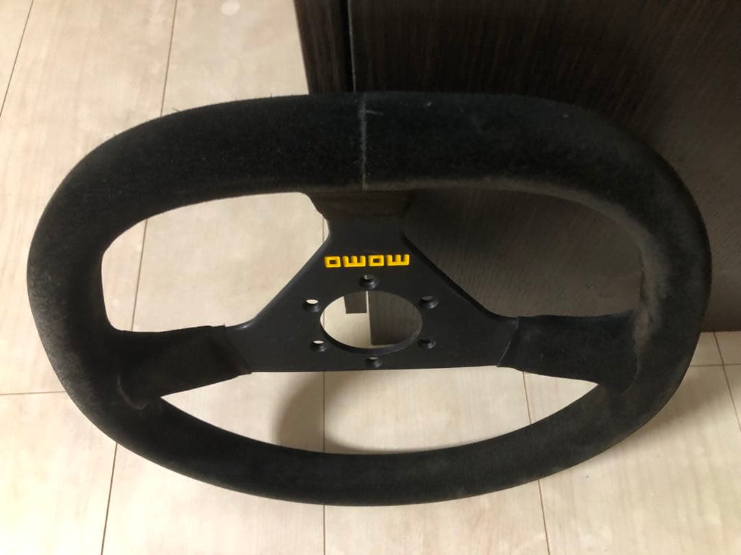 momo ステアリングホイール