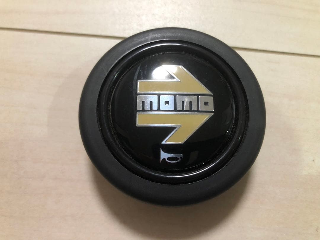 momo ステアリングホイール