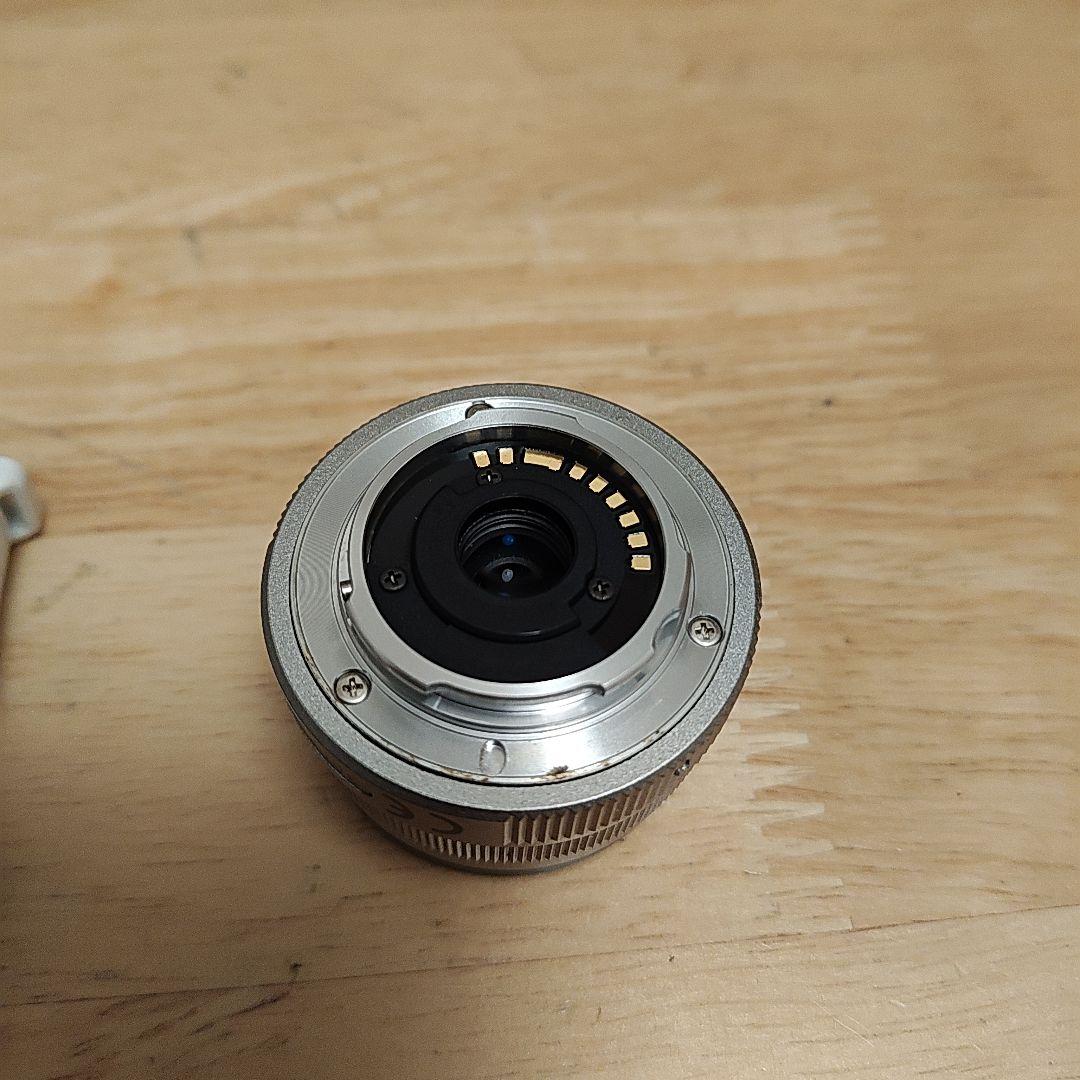 じ*ゃ様 PENTAX Q ホワイト ミラーレスカメラ　バッテリー無　ジャンク扱