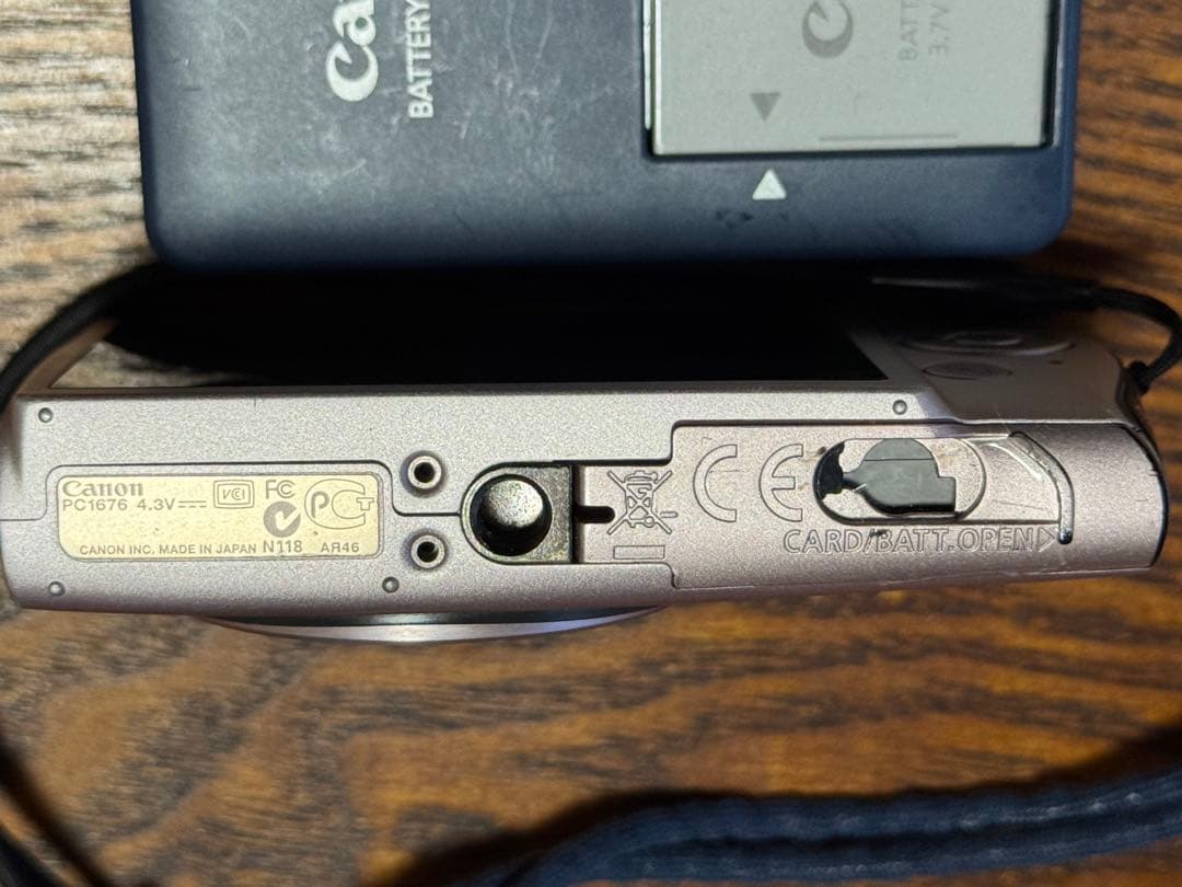 Canon IXY 600Fデジタルカメラ コラボモデル限定品　バッテリー2個付