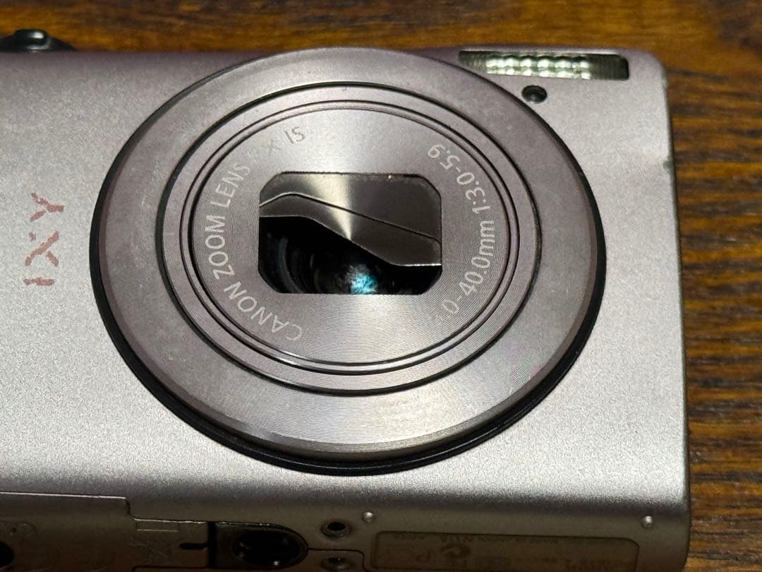 Canon IXY 600Fデジタルカメラ コラボモデル限定品　バッテリー2個付