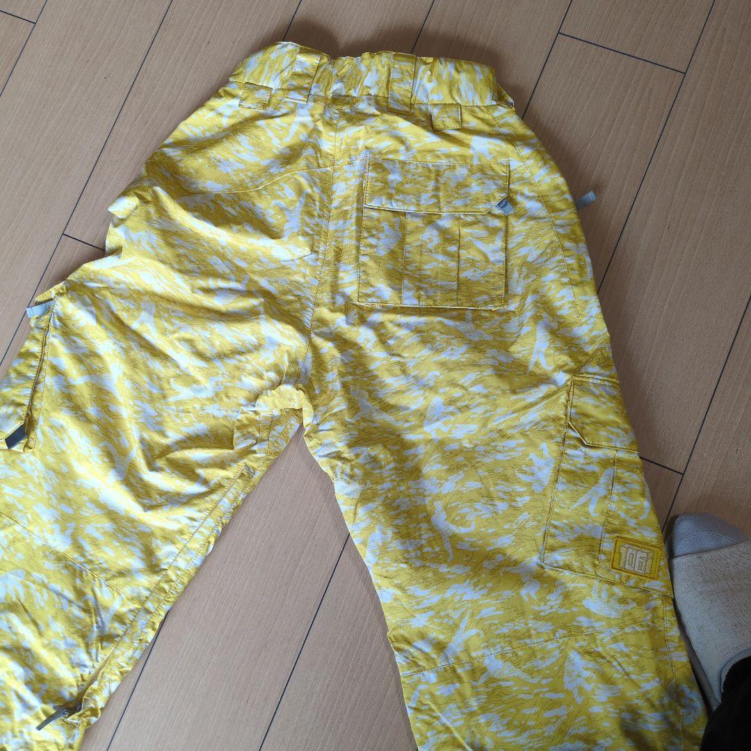 極美品　期間限定　格安出品　イエロー迷彩 スノーボードウェア　おまけ付き