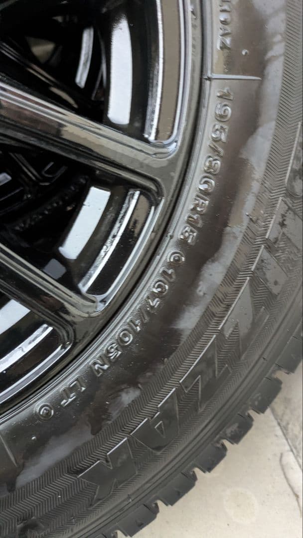 ブリジストン　スタッドレス　 195/80R15 　ハイエース