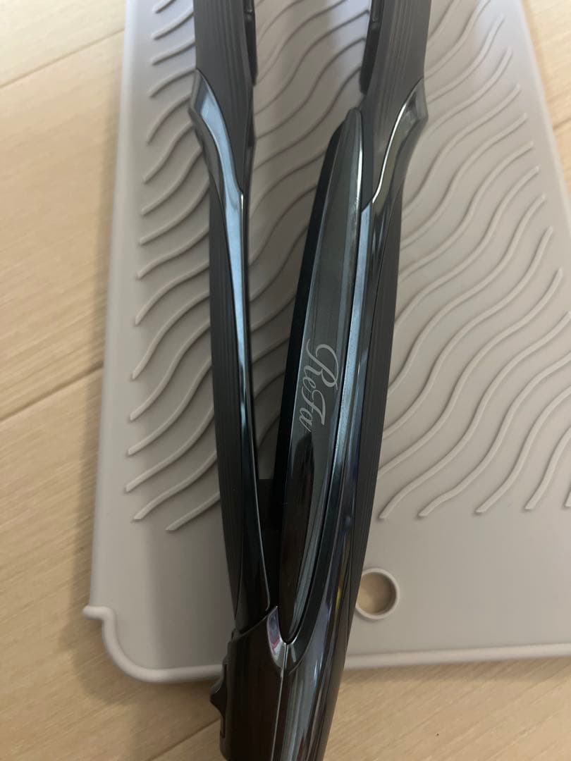 美品　付属品全てあり　2025リファ　ストレートアイロンPRO ブラック