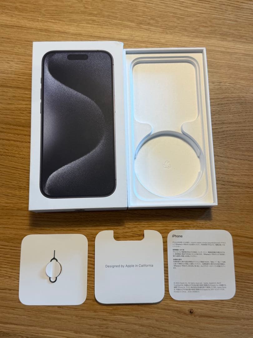 iPhone 15 Pro 256GBブラックチタニウム 軽微な傷　SIMフリー