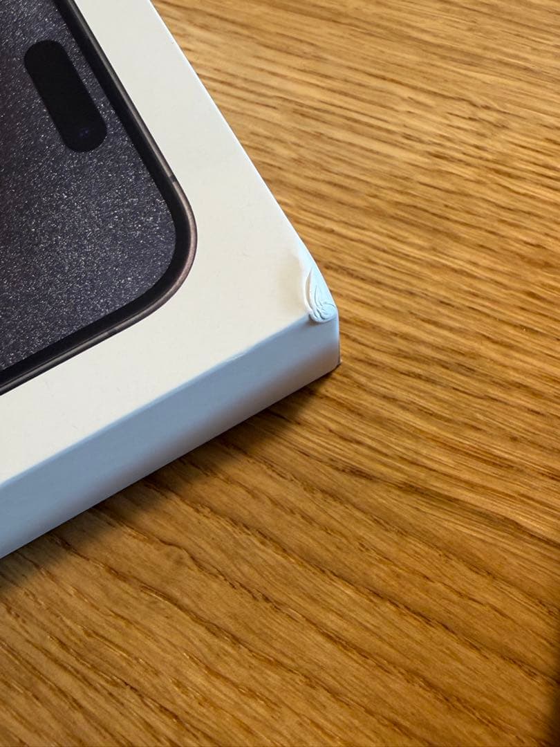 iPhone 15 Pro 256GBブラックチタニウム 軽微な傷　SIMフリー