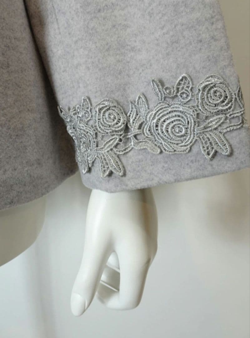 おんぷ　　スーパービューティー今季 ショートコート黒44 新品