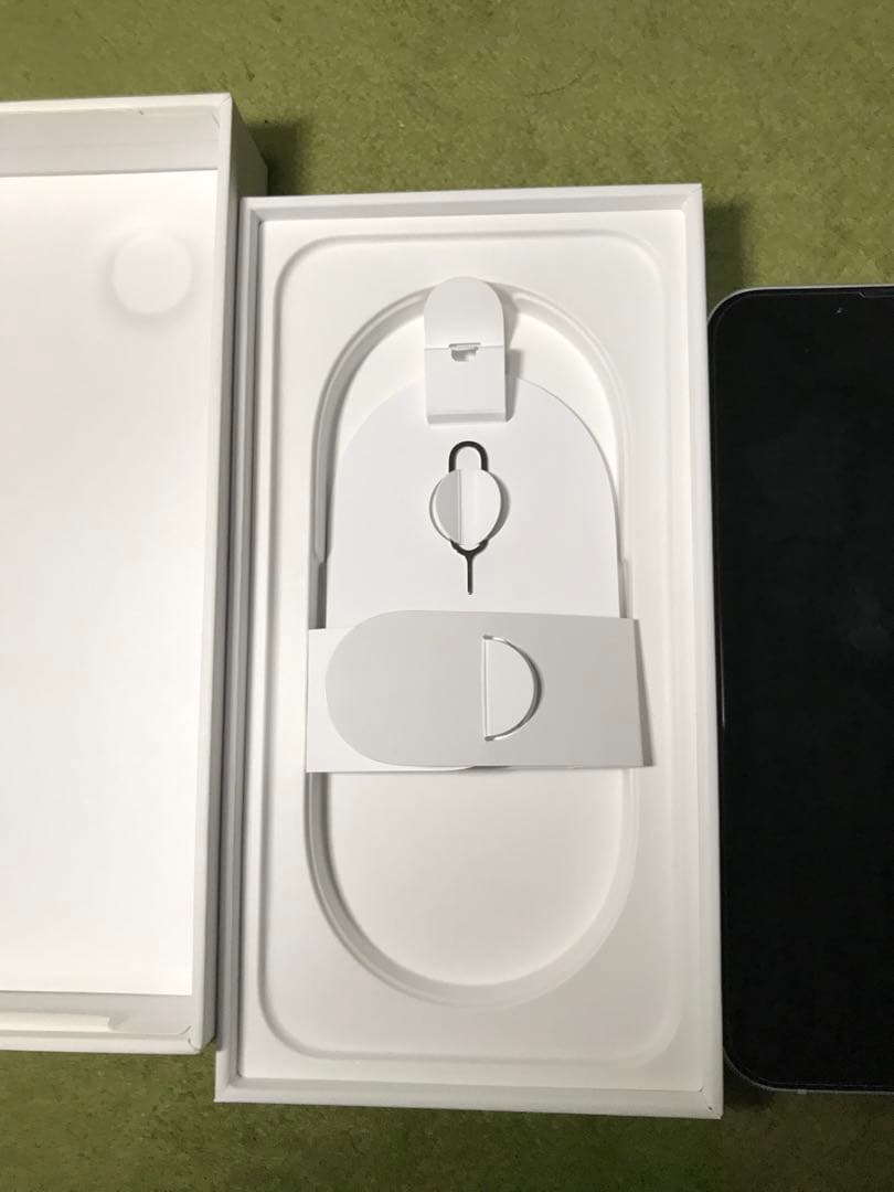 超美品！Apple iPhone16e 128GB ホワイト　エアージャケット付