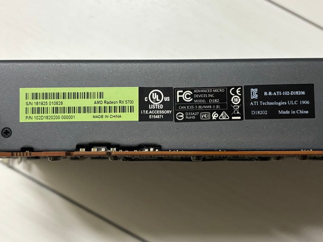 ASUS Radeon RX 5700 グラフィックボード