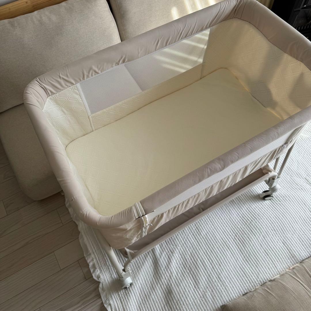 12/16まで値下げ中【美品】キャスター付きベビーベッド　アイボリー　ベージュ